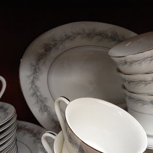 12plc setting Blue pinecone style house duchess pattern .925 silver trimmed